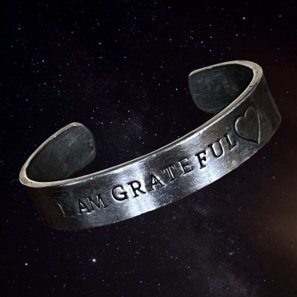 💖 Alisa Michelle “I Am Grateful” Cuff Bracelet 💖